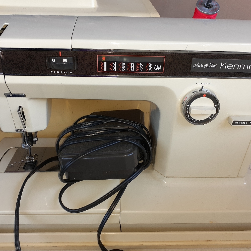 Shewing machine - Picture 2 of 2